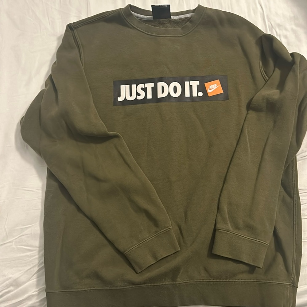 Nike “Just Do It” logo green sweatshirt size medium!